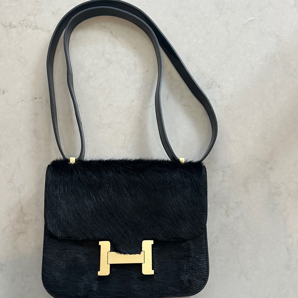 Elegant Black Leather Shoulder Bag
